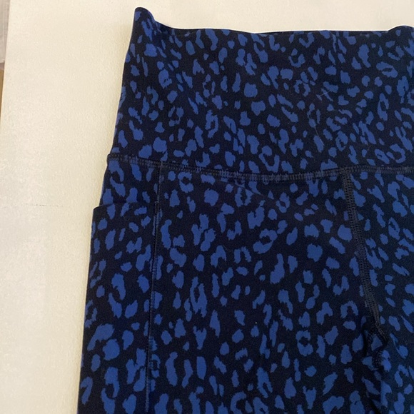 Athleta Salutation Stash Pockets II. - Picture 2 of 5